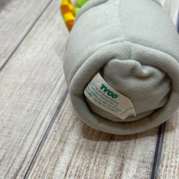 Oscar  Oscar the Grouch in Garbage Can Sesame Street Has Sound Tyco Plush 1999 - Picture 3 of 6